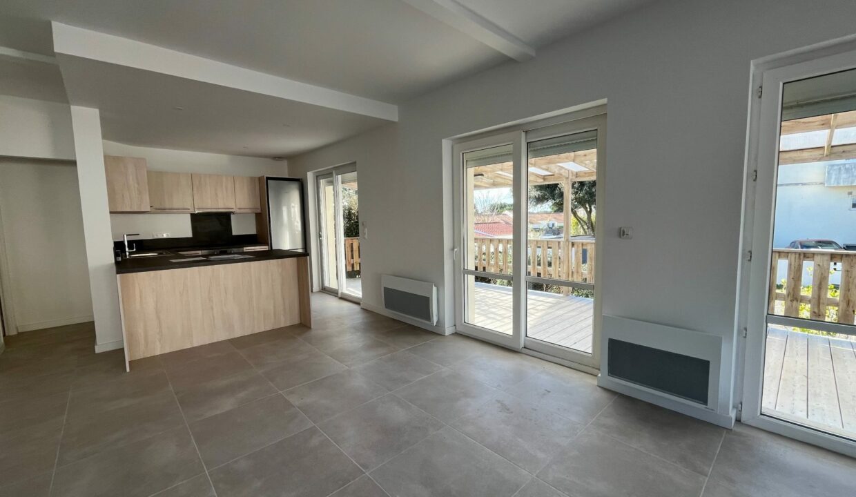 1769766740_VM2792_3_original