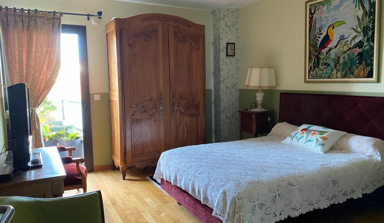 1769774827_VA2416_17_original