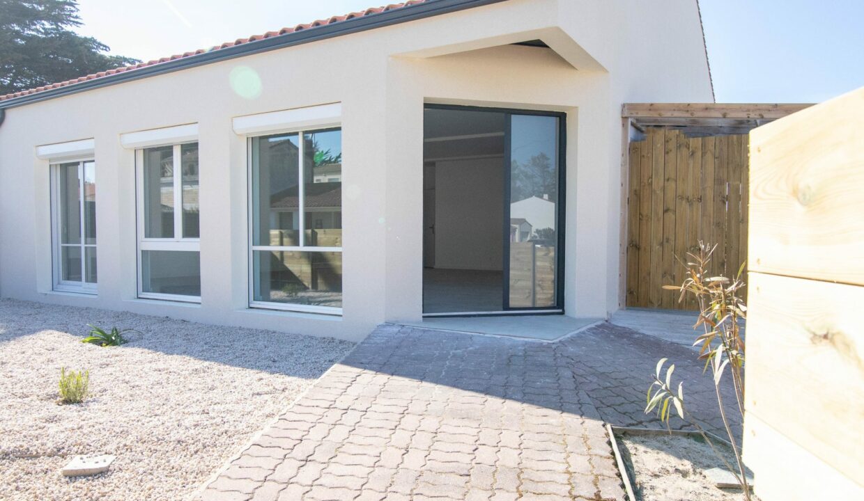 1770369477_VM2792_6_original