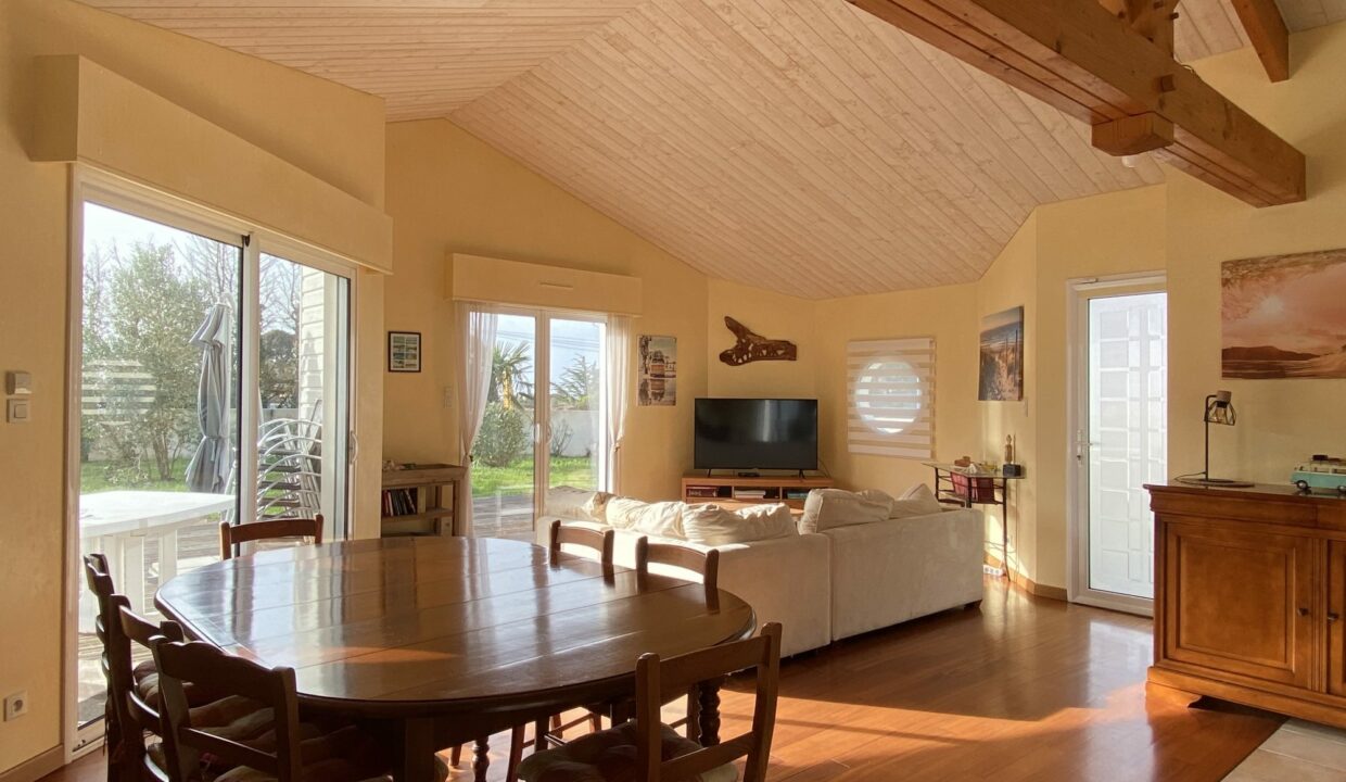 1771498692_VM3659_2_original