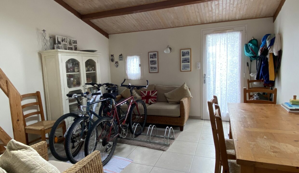 1771517725_VM3647_8_original