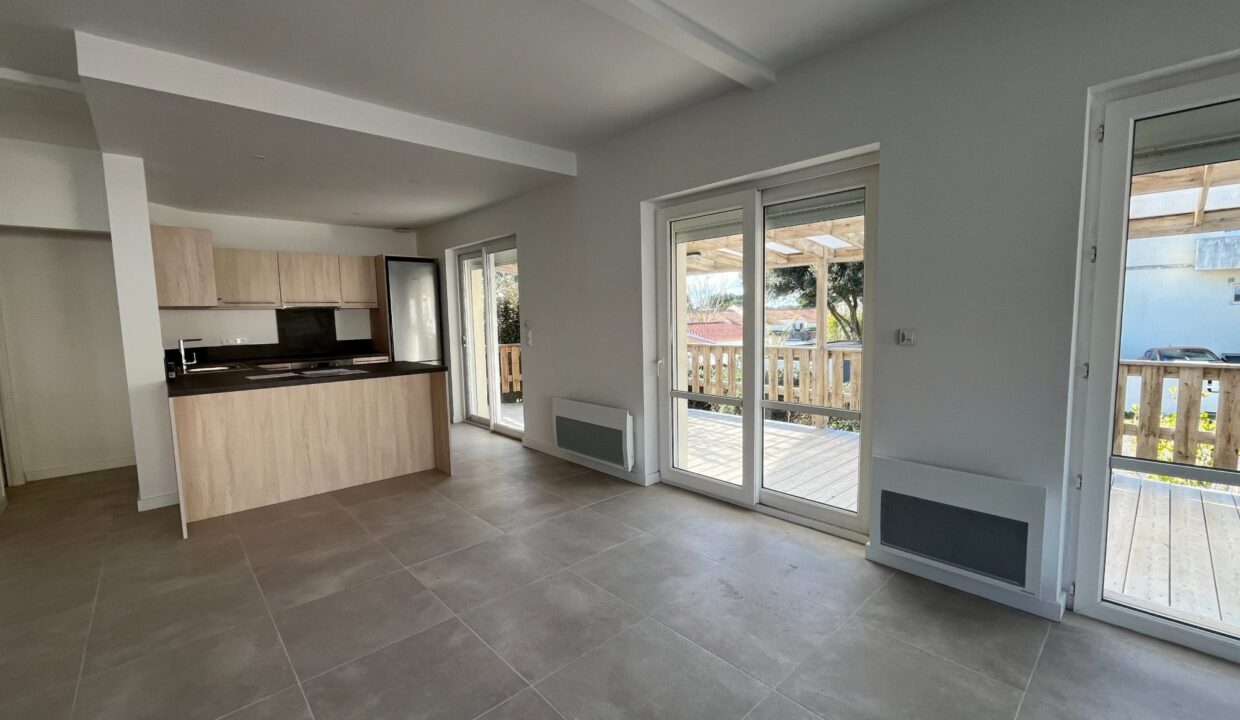 1769766740_VM2792_3_original