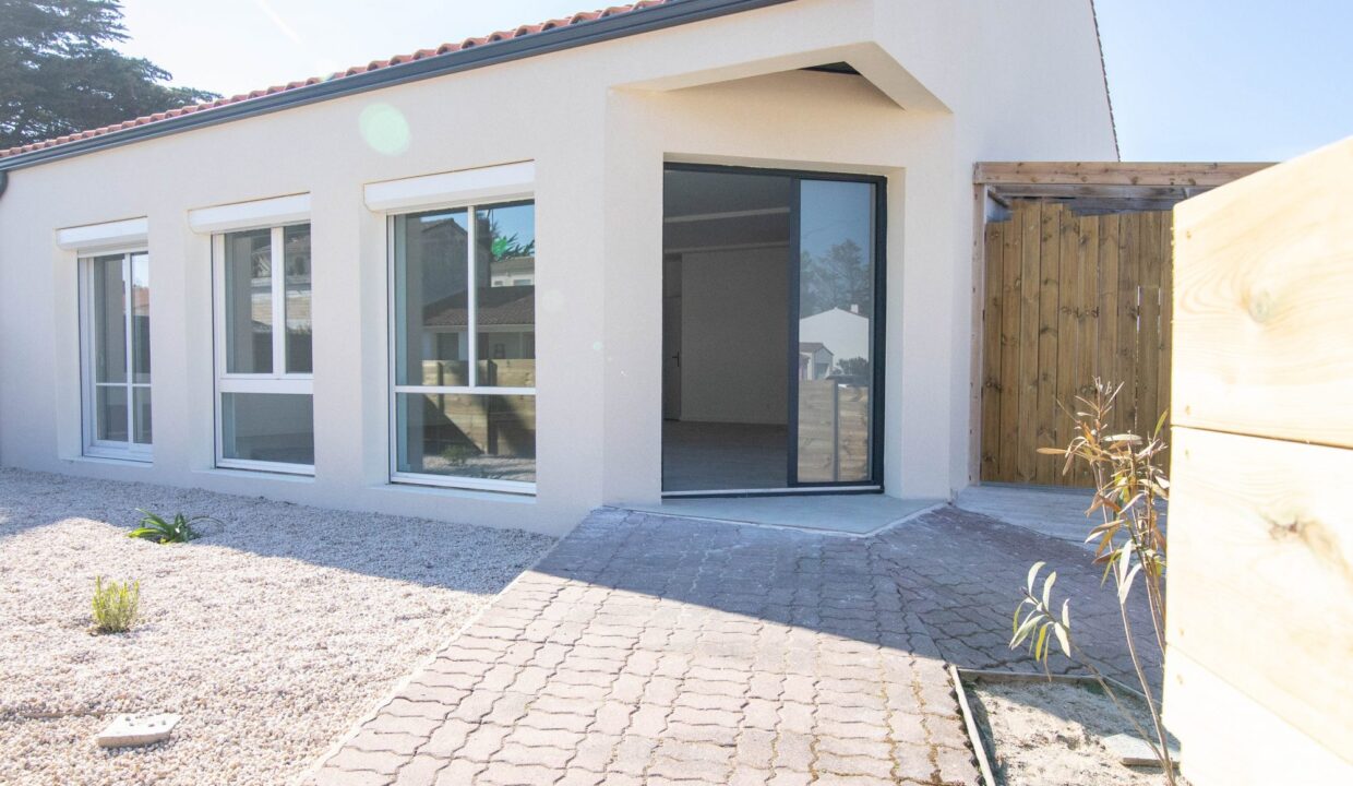 1770369477_VM2792_6_original