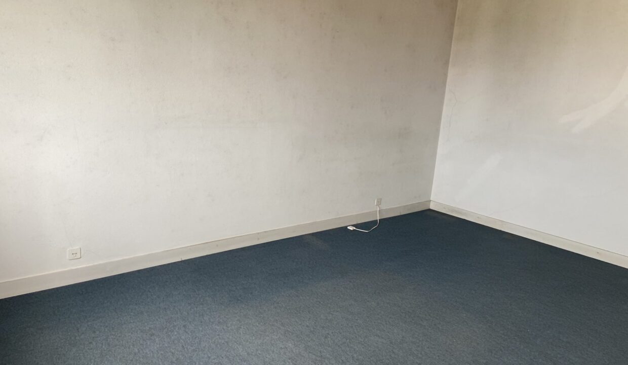 1771339769_VM2748_21_original