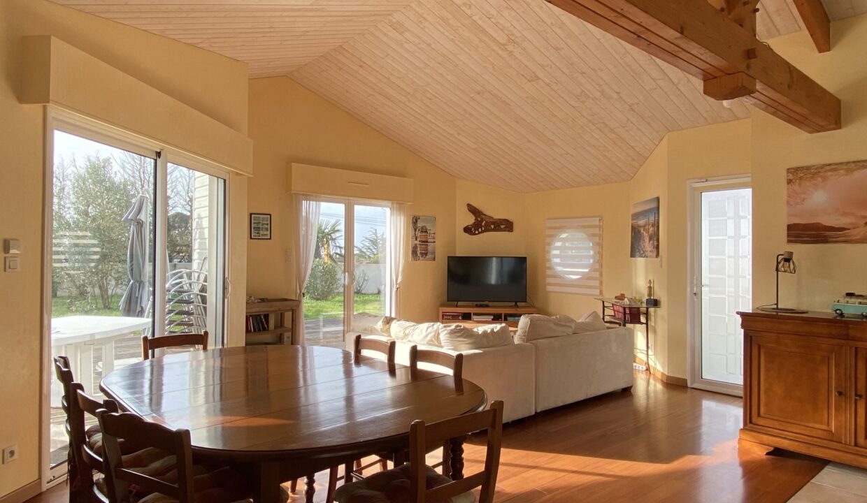 1771498692_VM3659_2_original