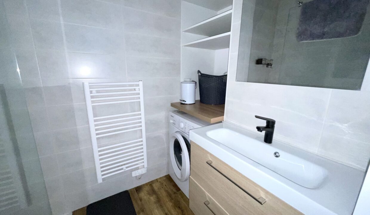 1772526571_LA2420_11_original