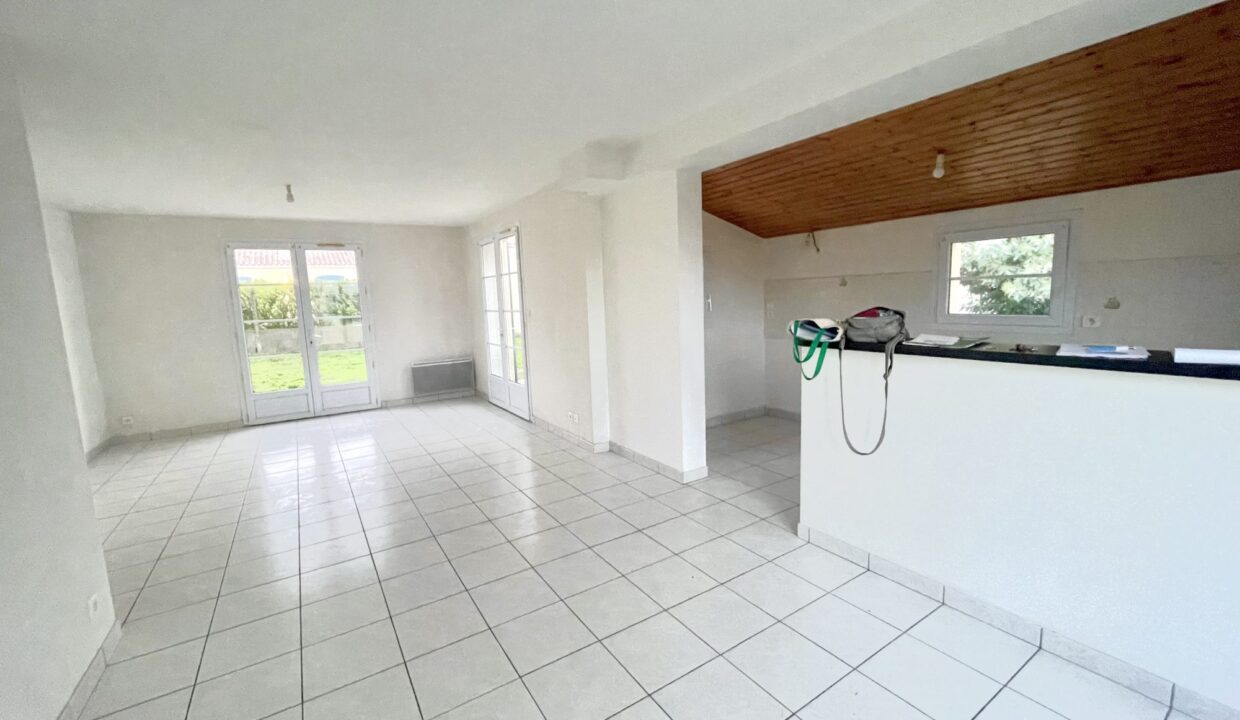 1773159608_VM3686_2_original