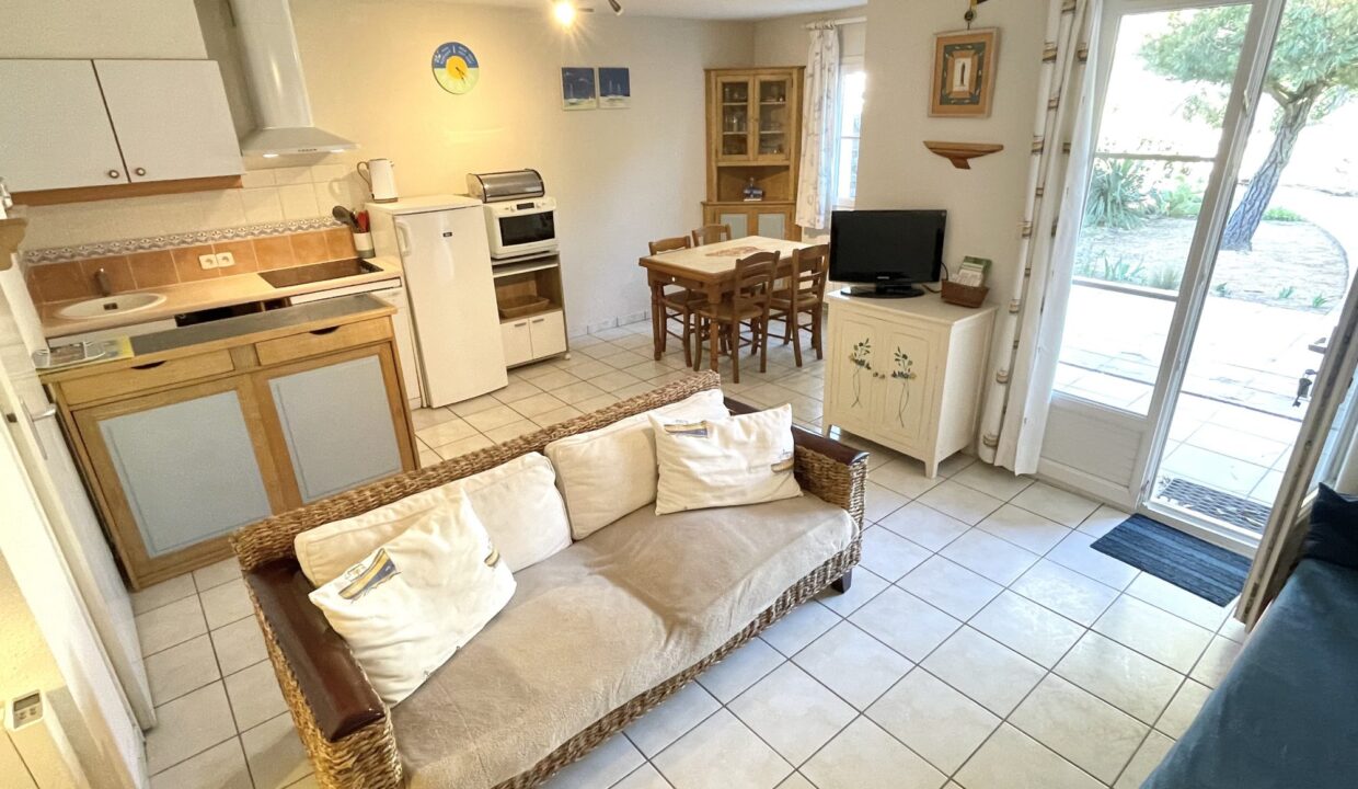 1773763759_VA2422_5_original