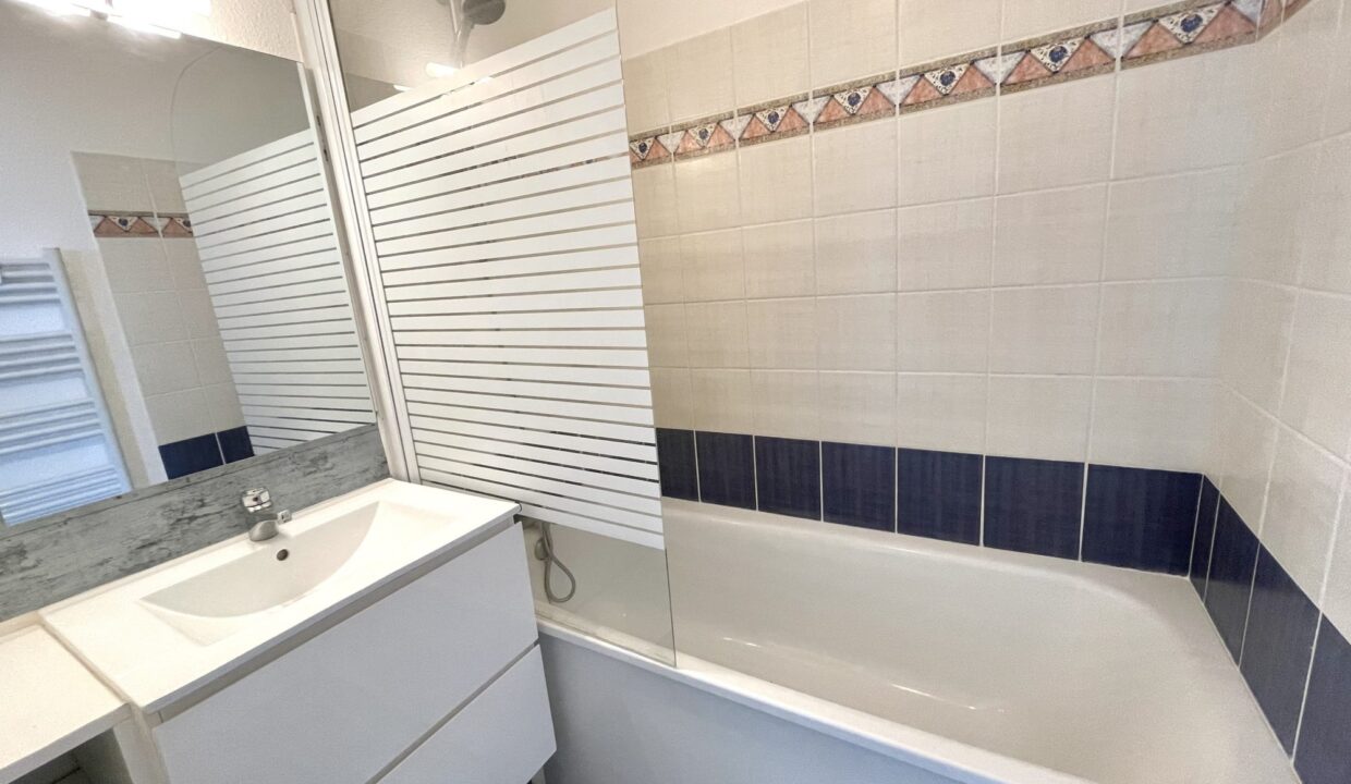 1775123404_LA2425_3_original