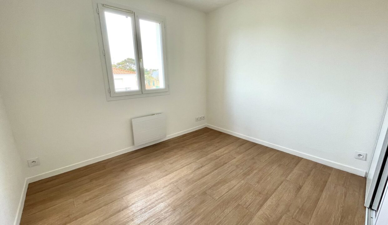 1775123405_LA2425_4_original