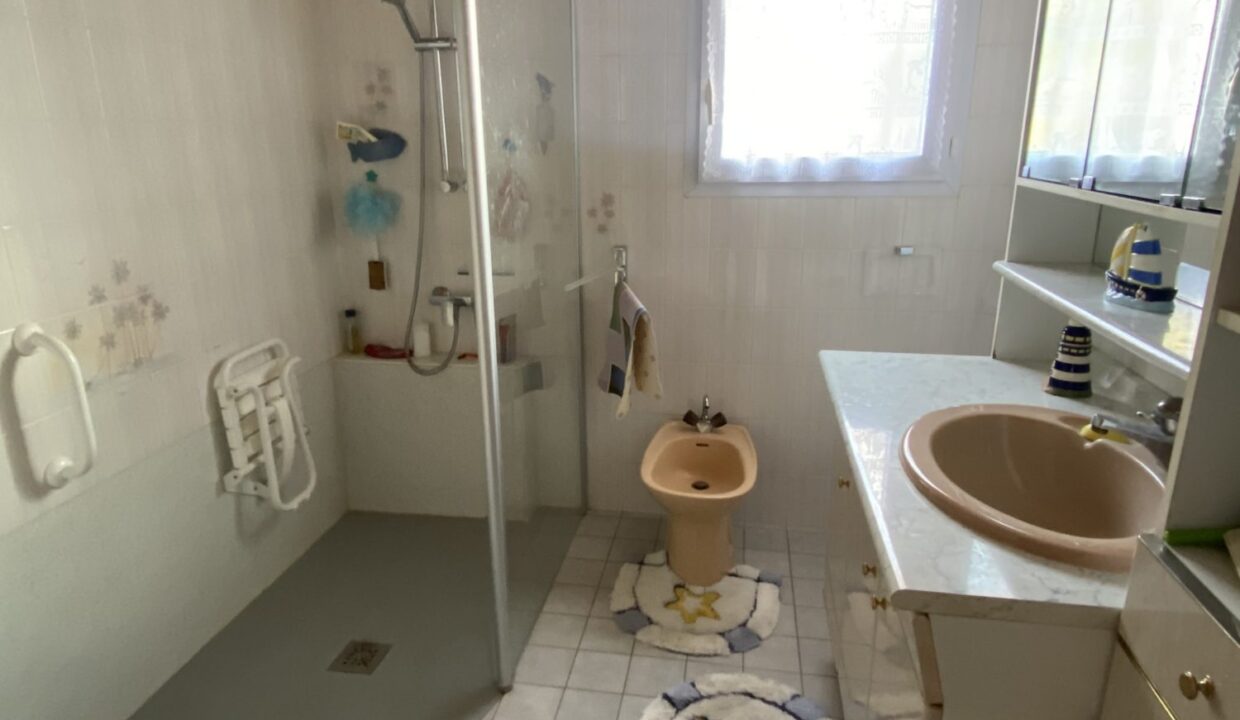 1776329115_VM3712_2_original