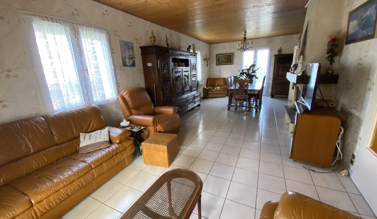 1776329123_VM3712_5_original